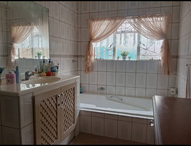 5 BEDROOM HOUSE FOR SALE IN BIRCHLEIGH